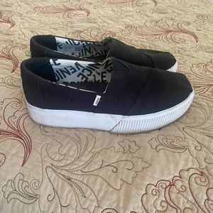 TOMS Alpagarta Boardwalk Slip On Black Sz 7
